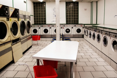 Laundry in Paris. LWY via Wikimedia Commons. CC BY 2.0