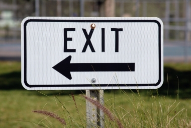 Exitbord. Paul Brennan via Pixabay